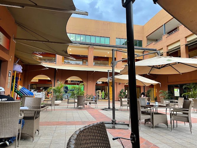 Rosslyn Riviera Mall